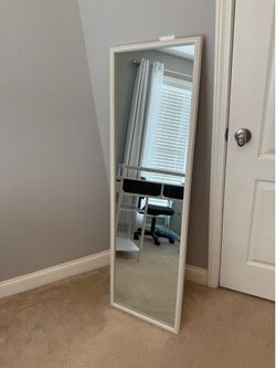 Full-length mirror with decorative white frame – excellent condition.