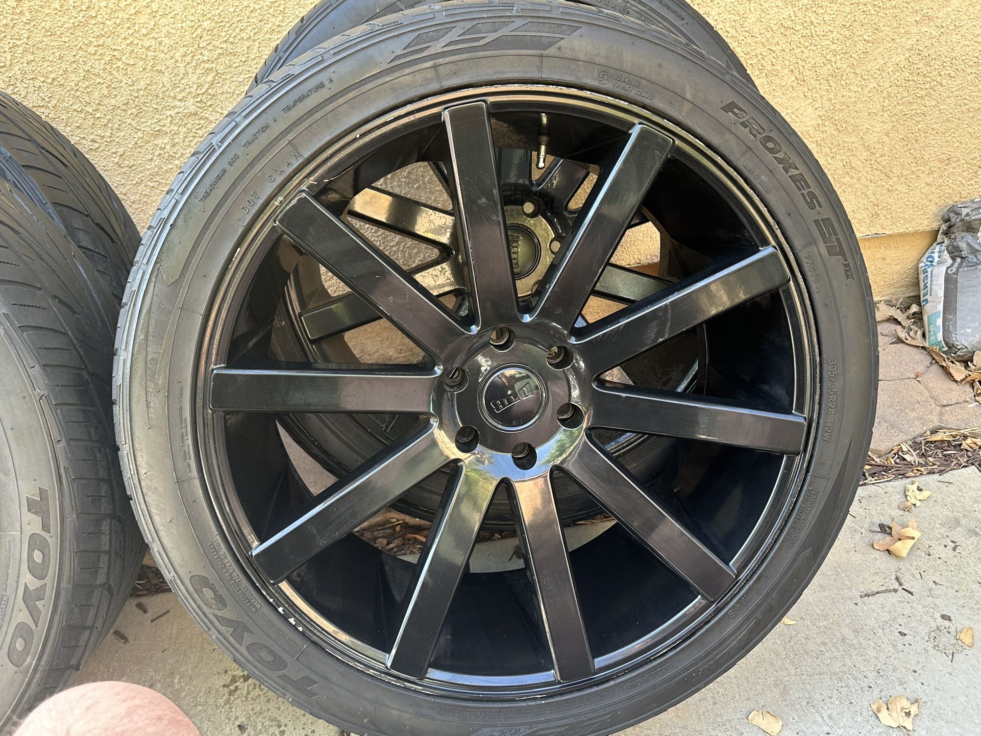 24 Inch DUBS TOYO TIRES
