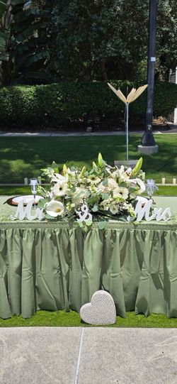 Wooden Mr & Mrs decor wedding