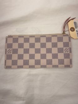 Louis Vuitton Pouch (WMP020251)
