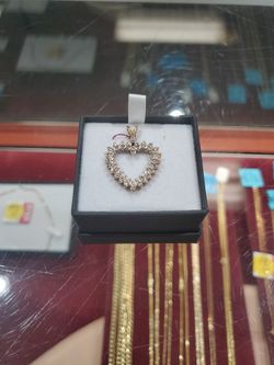 10kt Heart Pendent 3.5 Grm TDW .50 Pt Diamonds 