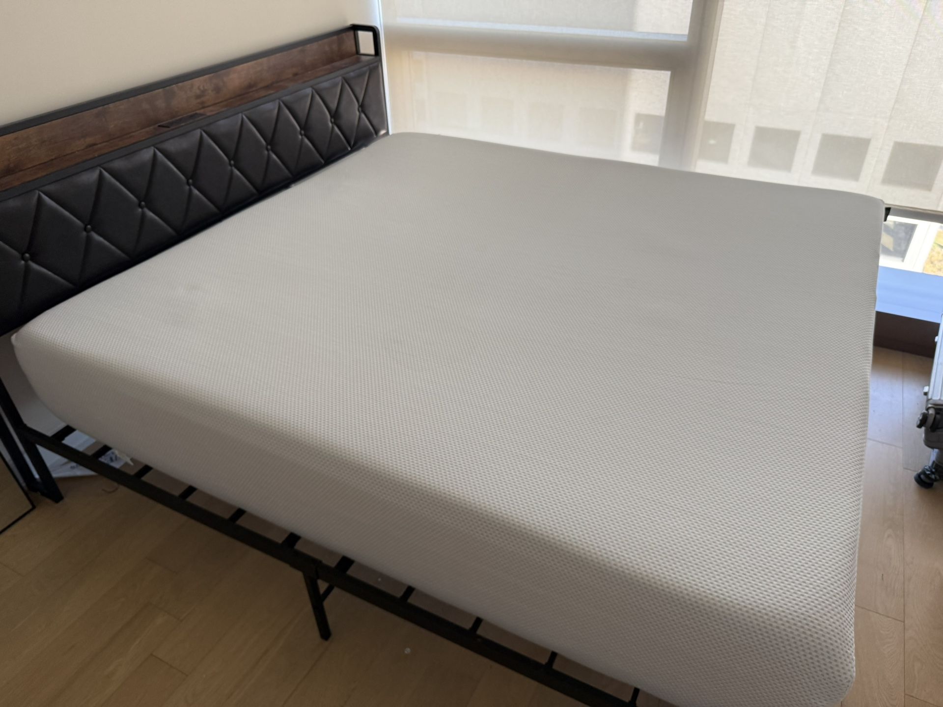 King size Mattress And Bed frame In Great Condition