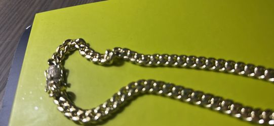 Men’s chain 20”  used. A gold plated chain. See pics