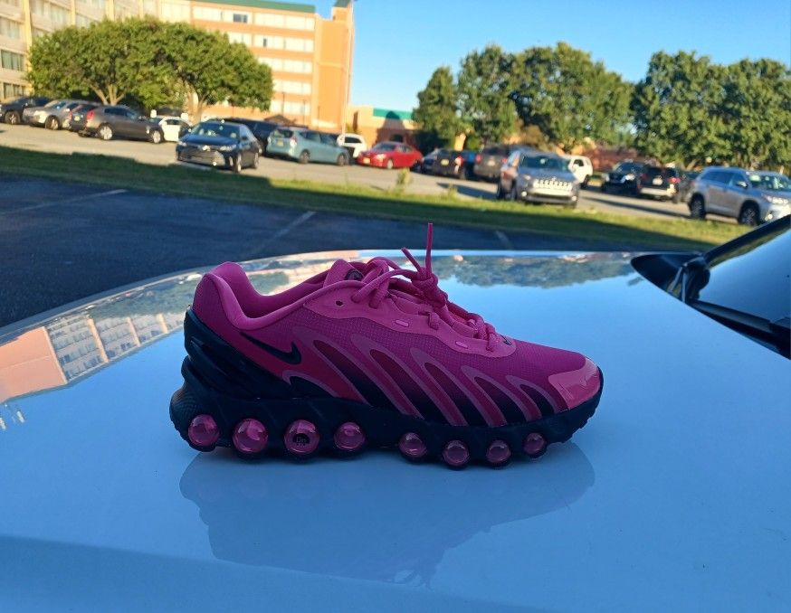 Brand New And Original Women Nike Air Max's DN Sneakers Sizes 10