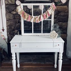 Beautiful Solid Wood Farmhouse Spinet Desk- Free Delivery !!!!