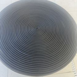 Like new black coffee table,if it’s posted it’s available. Msg only when ready to pickup