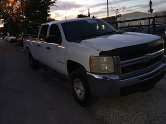 2009 CHEVROLET SILVERADO DIESEL ****TRUCK MUST GO****