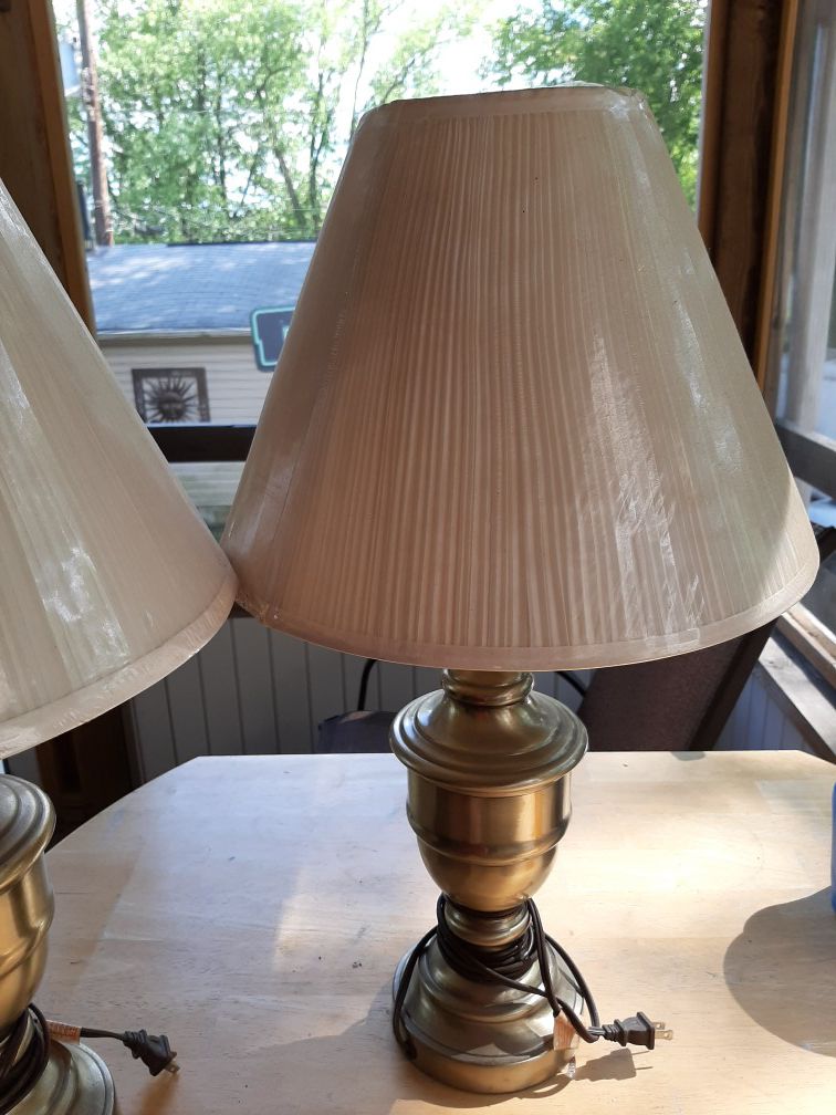 2 bronze table lamps