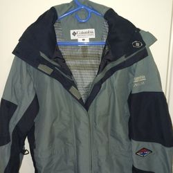 Columbia Omnitech Women's Jacket Small/medium