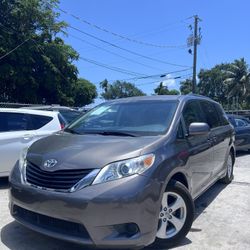 2014 Toyota Sienna