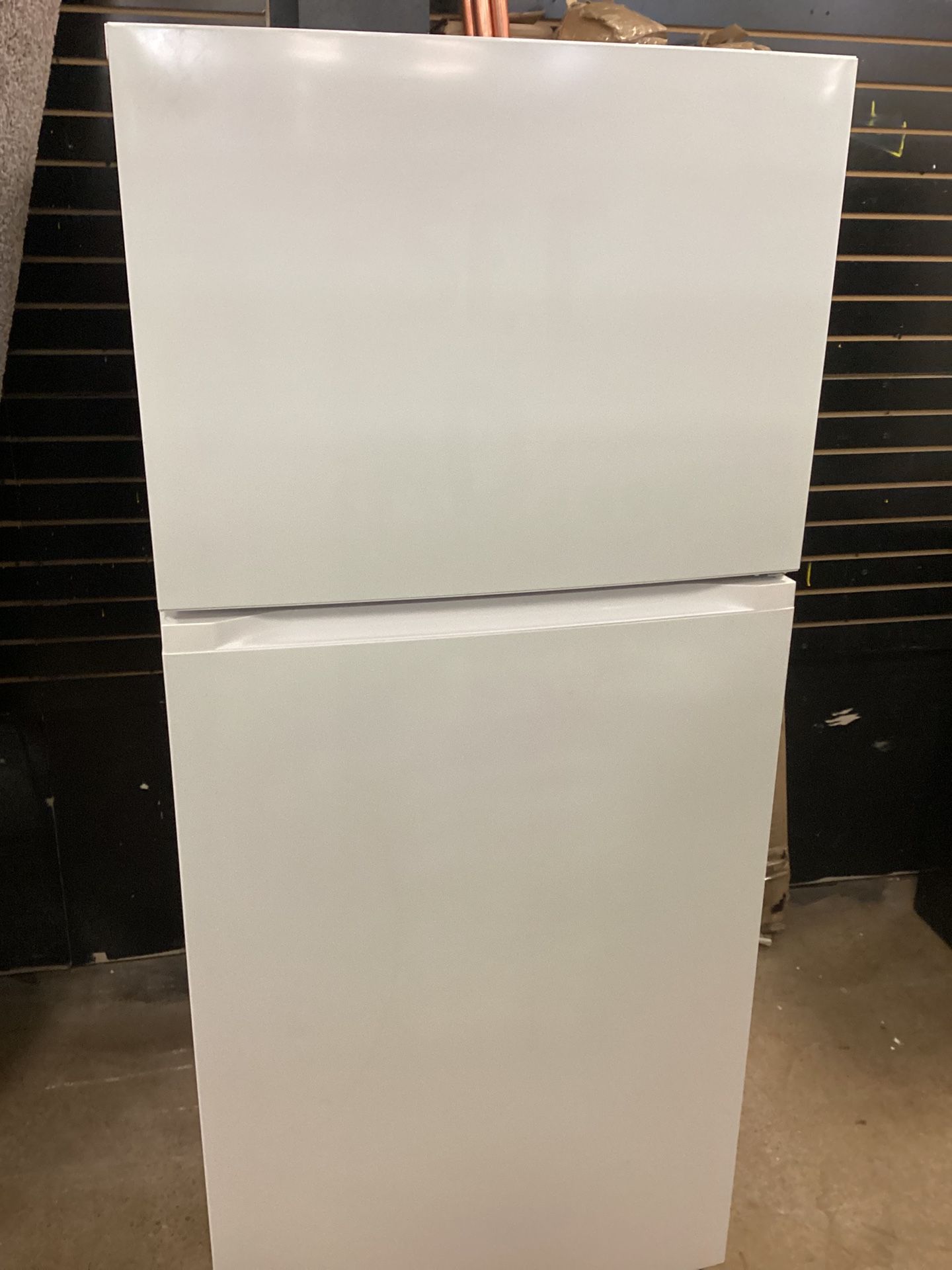 Criterion 18.0 cu.ft. White Top Freezer Refrigerator 