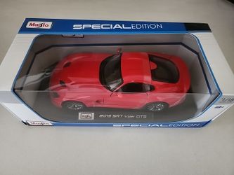 Maisto Special Edition Red 2013 SRT Viper CTS 1:18 Scale Diecast Car