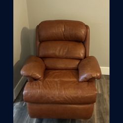 LEATHER RECLINER (good Condition)