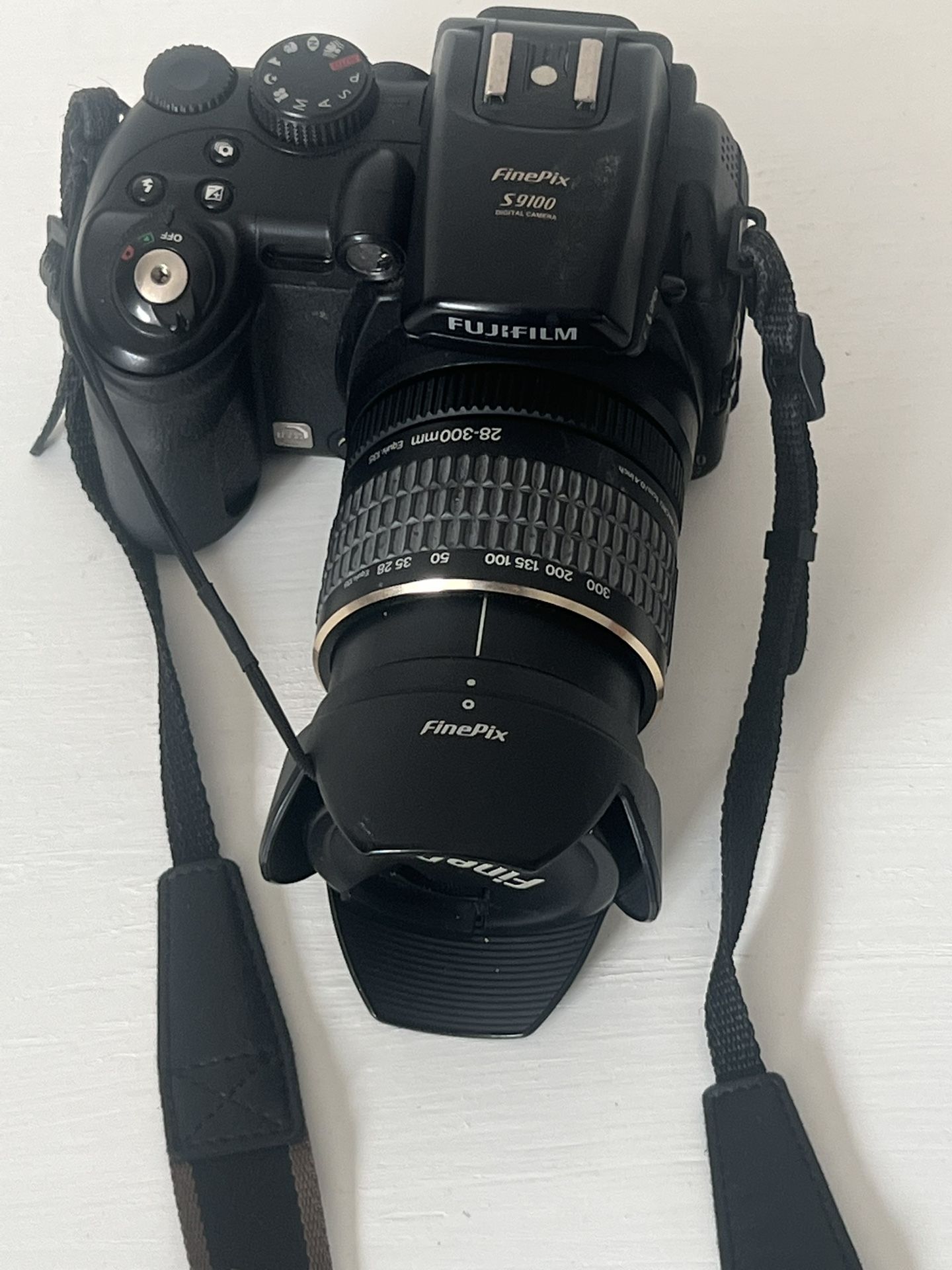 pinepix S 9100 with 28-3100 mm lens & 0.45 wide lens