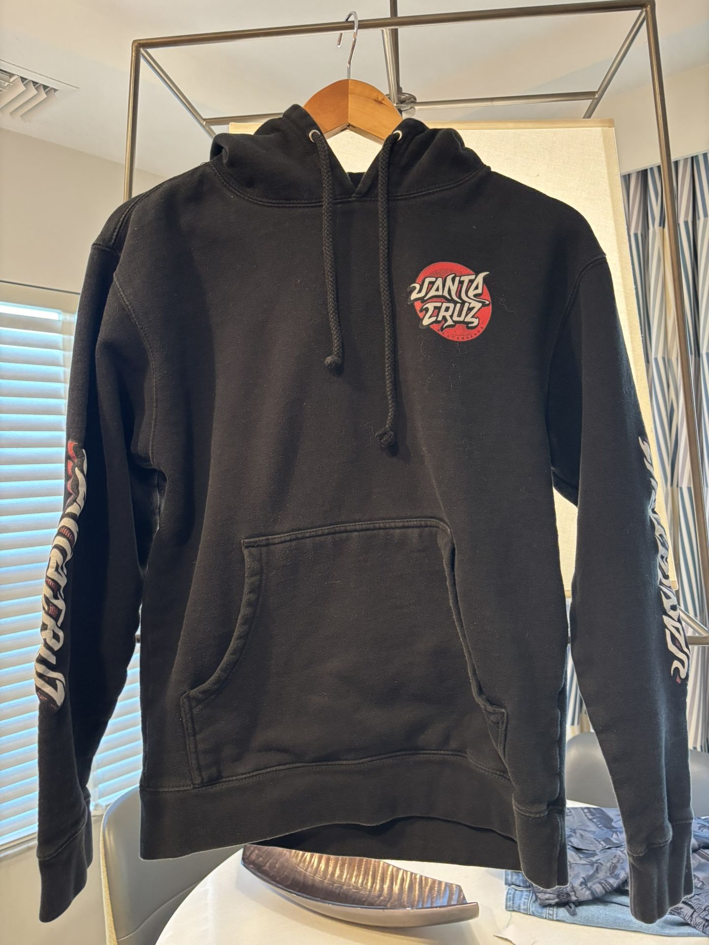 Men’s Santa Cruz Hoodie small Black Multicolor skateboard 
