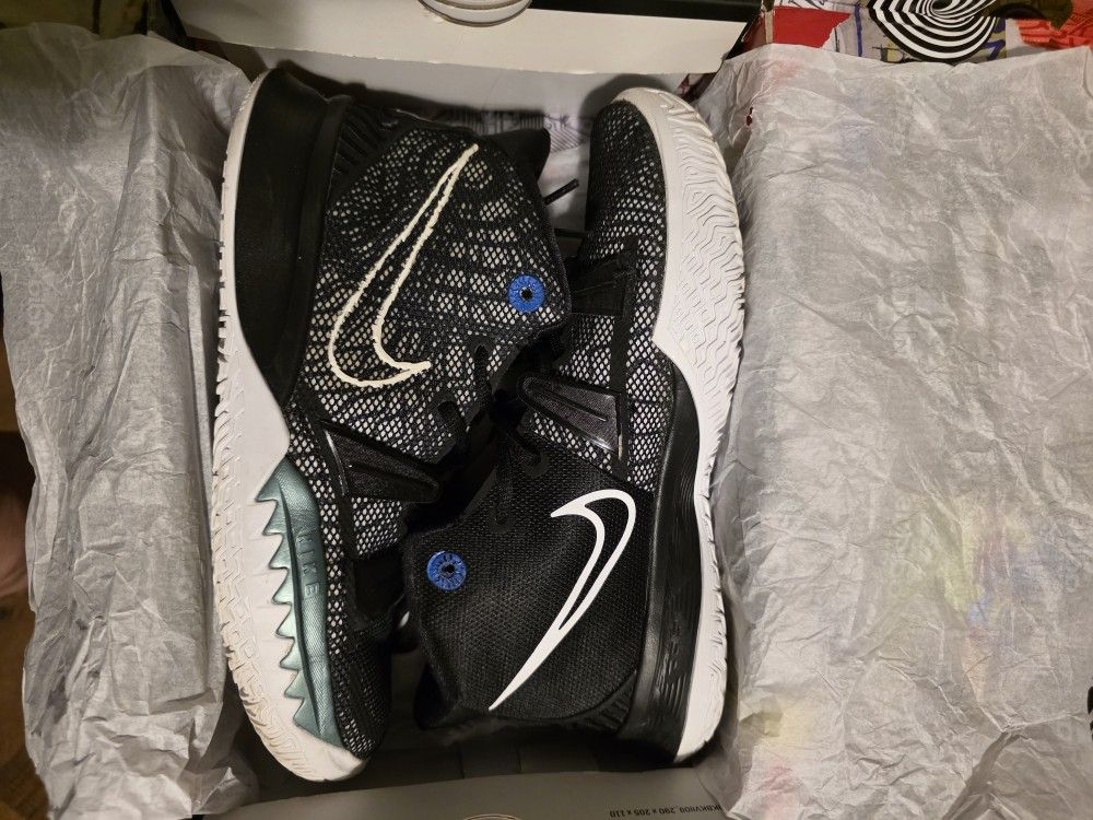 Kyrie 7 (GS) Size 6.5