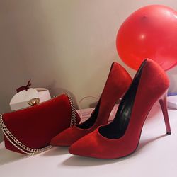 Heeled boots with hang bag