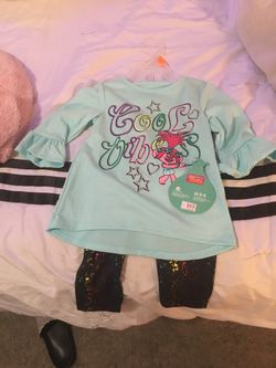 Brand new trolls outfit 4t