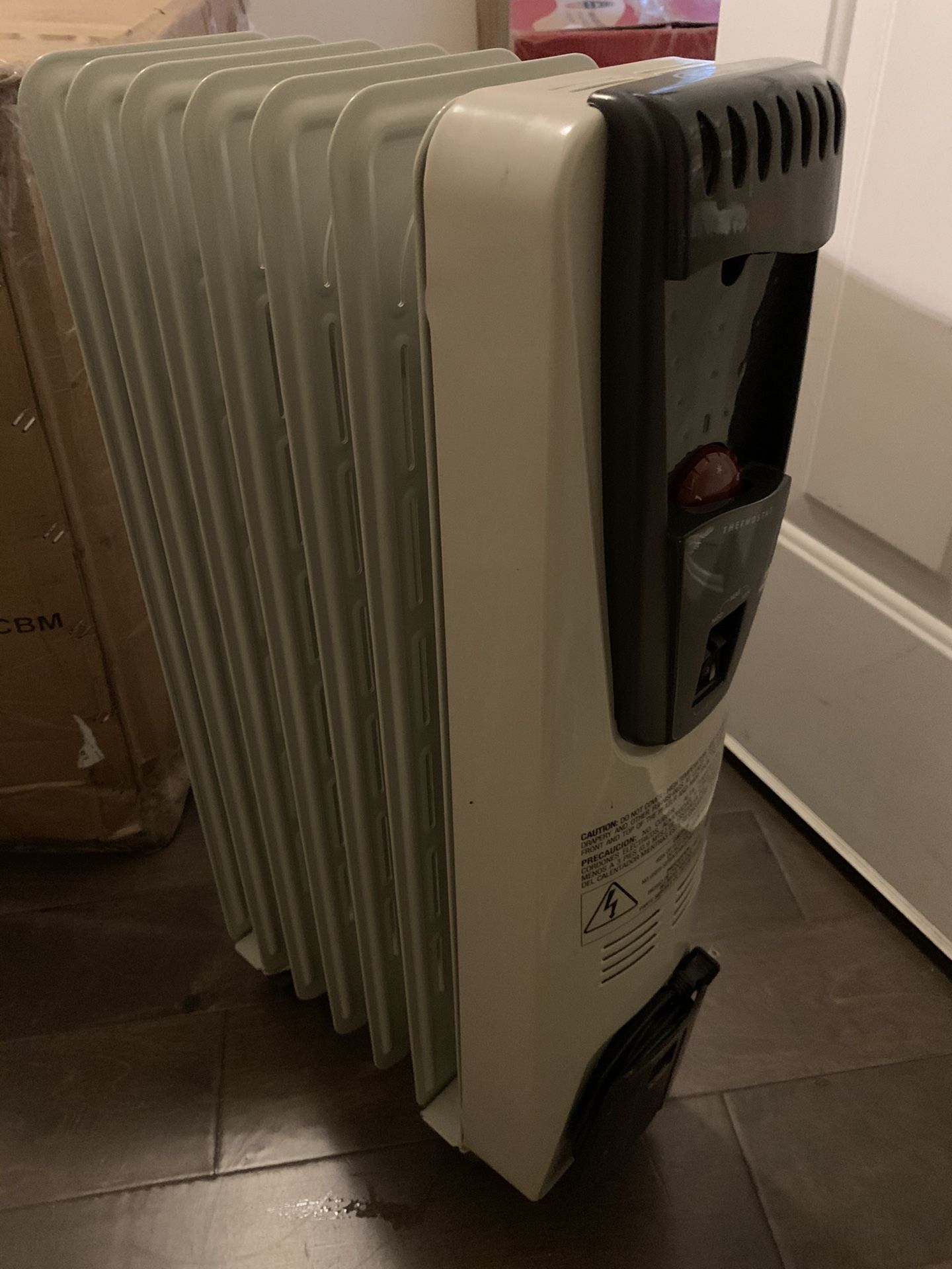 DeLonghi EW6507W Safeheat 1500W Portable Oil-Filled Radiator with Patented Thermal Slots - White