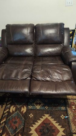 (2) loveseats