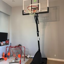 INDOOR USED Spalding 54-Inch Portable Basketball Hoop 