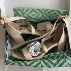 Women’s High Heel Shoe Size 9