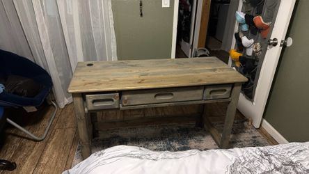 Gray tone kids wooden desk