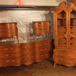 4 PC French Provincial Bombe Style Bedroom Set 