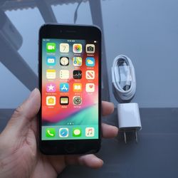 iPhone 6 - UNLOCKED - Like New