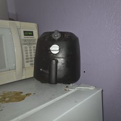 Air fryer. $5 cuz its dirty.