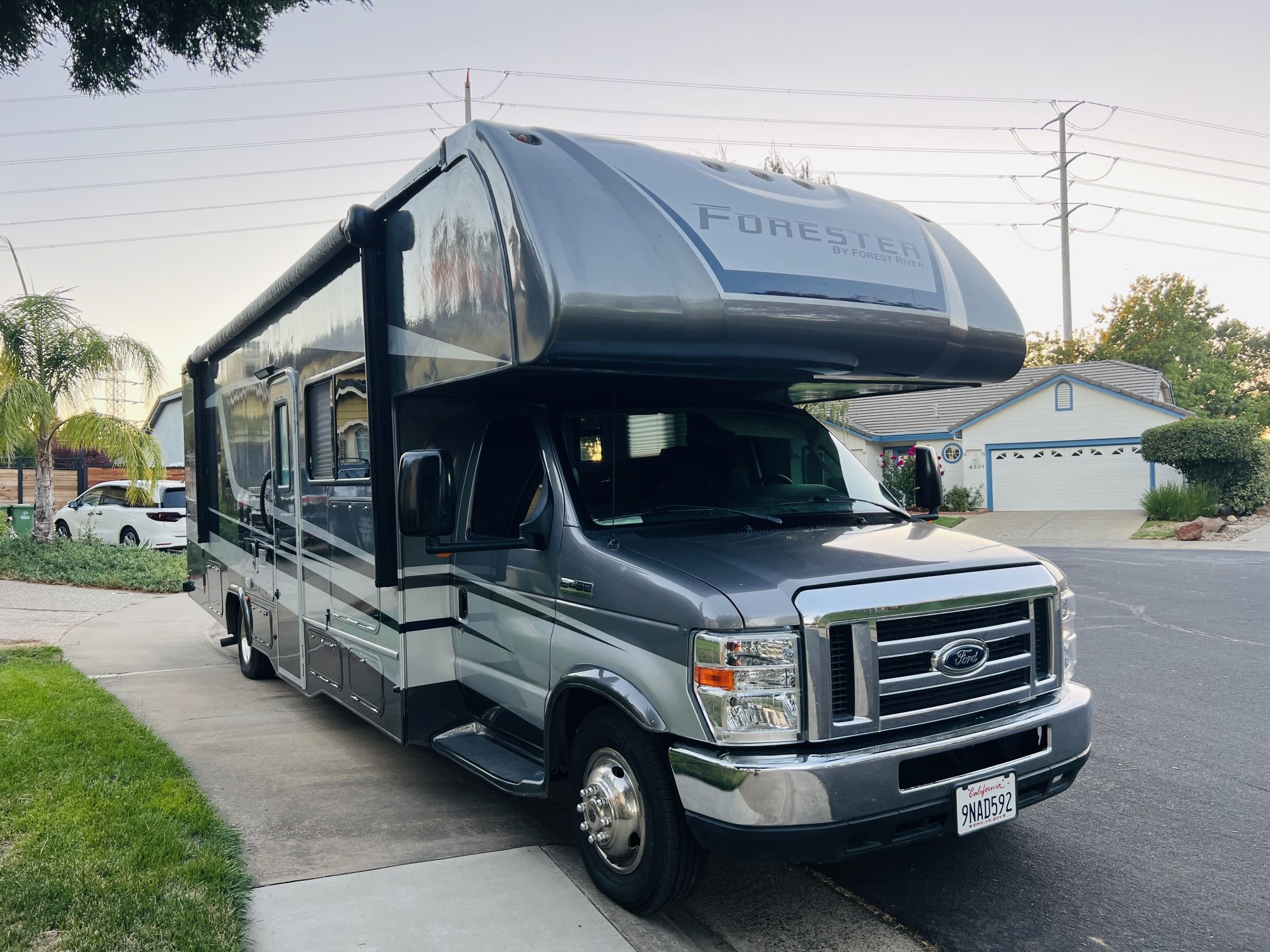 2019 FORD E450 MOTOR COACH CLASS C 31’