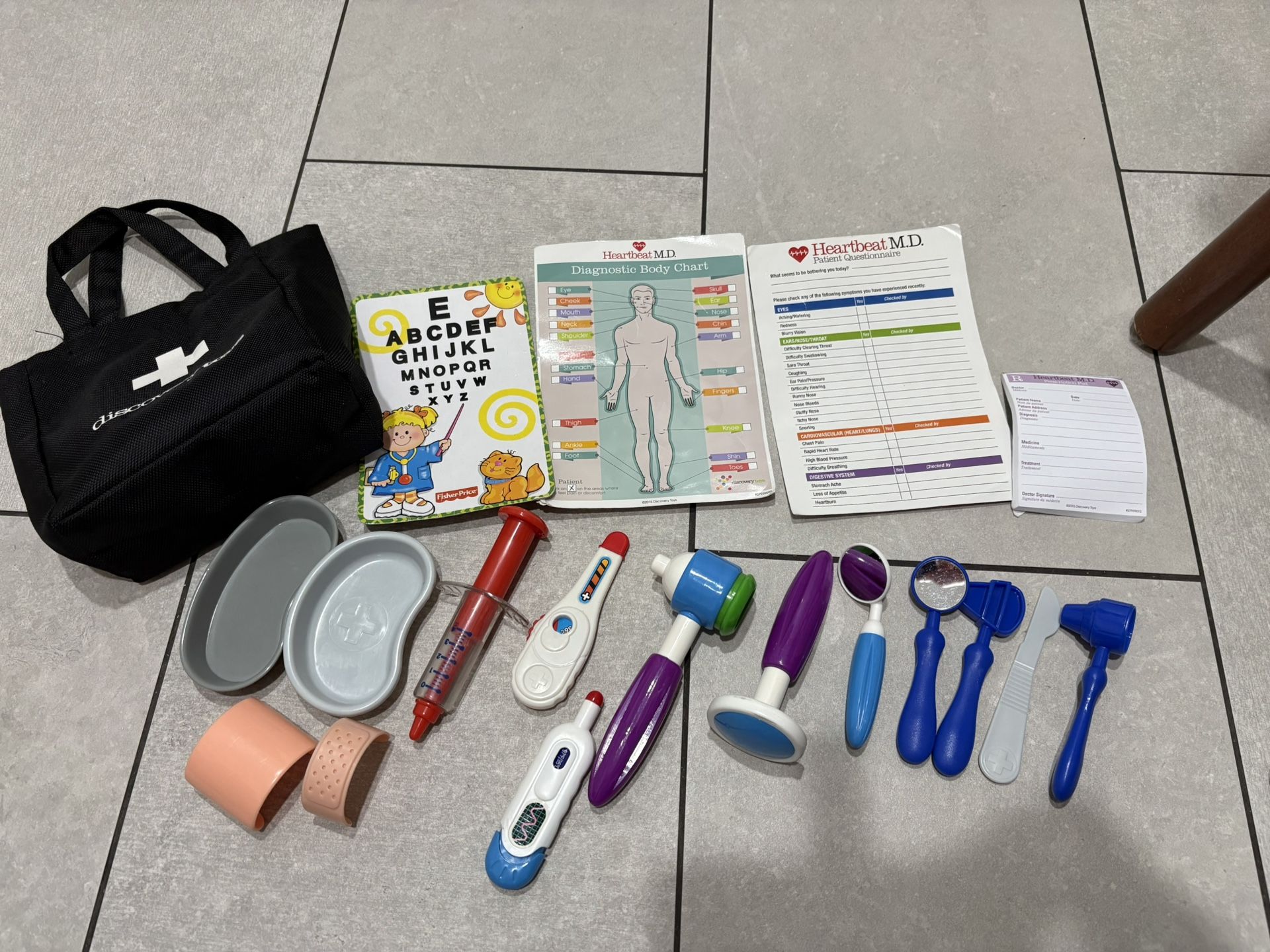 Doctors Kit By Discovery Toys