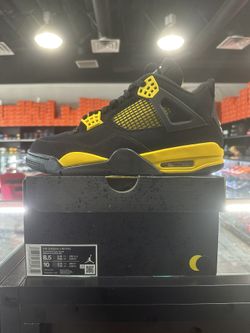 Jordan 4 Retro Thunder 2023 (Size 8.5)