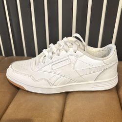 Women’s White Reebok sneaker Size 6.5