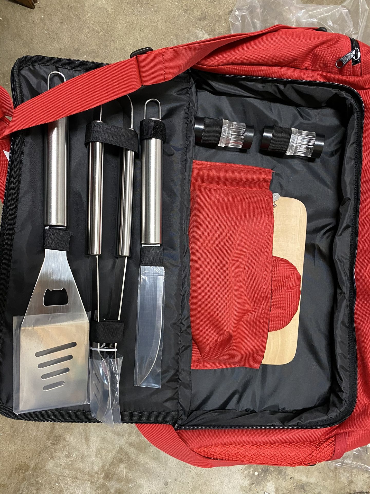New - ozark cooler with 7 piece cook set $25