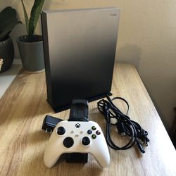 Xbox One X Bundle - Taco Bell Limited SellEdition