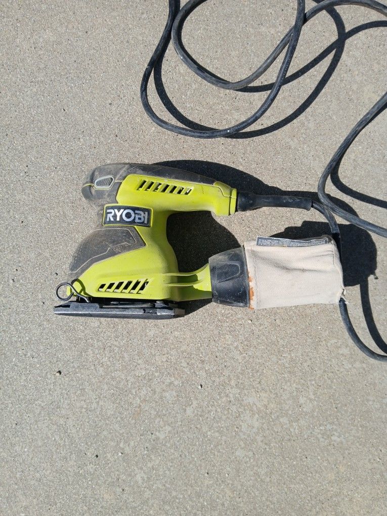 RYOBI S652DG 2 Amp Corded 1/4 Inch Sheet Sander With Dust Collector