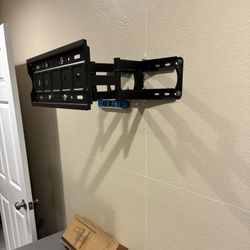 Tv Wall Mount (up To 100 Inches)