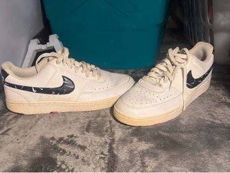 Nikes women’s