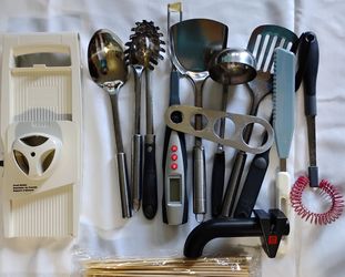 Pampered Chef Mandoline Utensils Lot