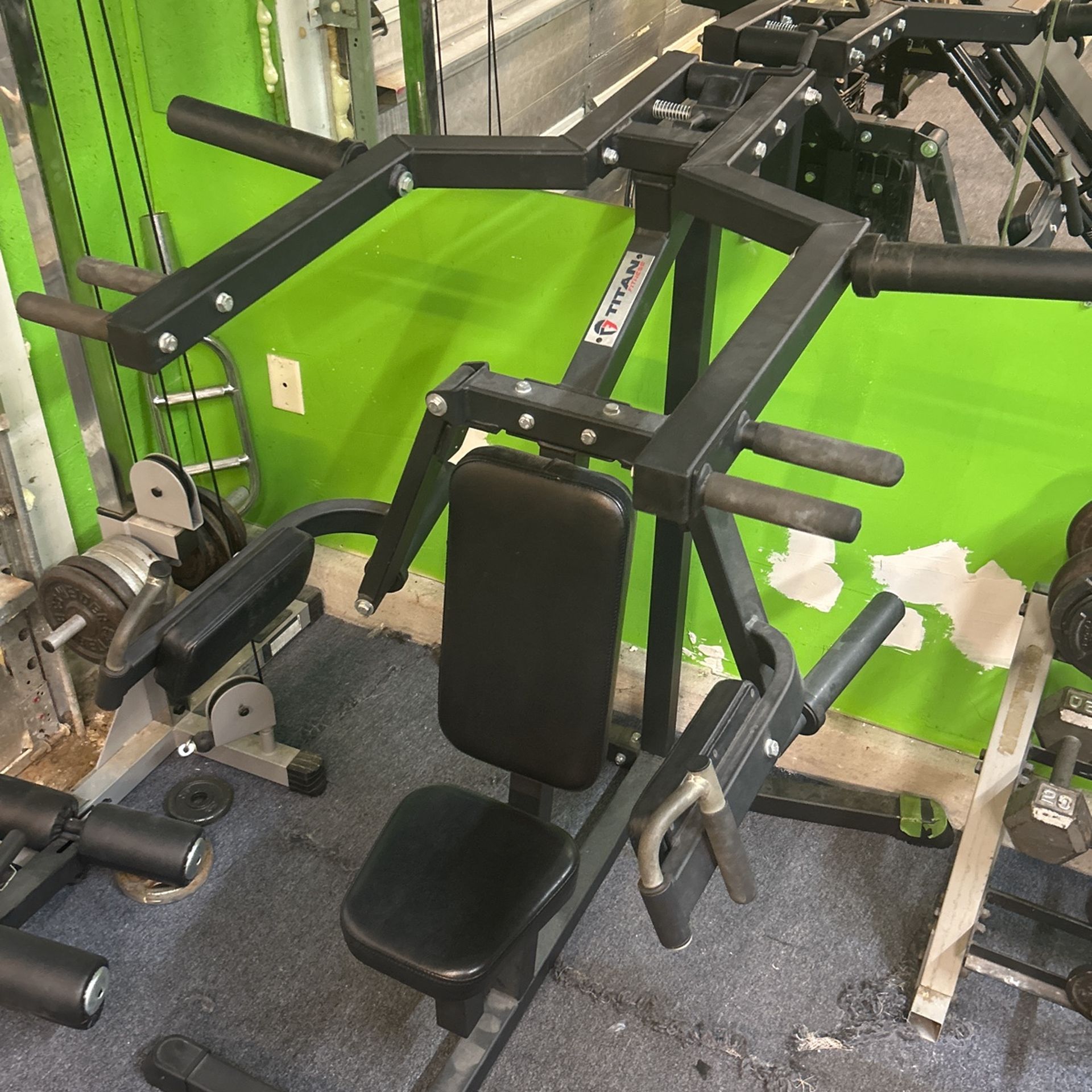 Titan fitness shoulder press machine
