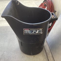 Catchy 30 Gallon Trash Bin 