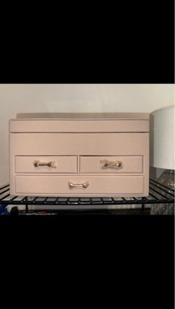 Jewelry box