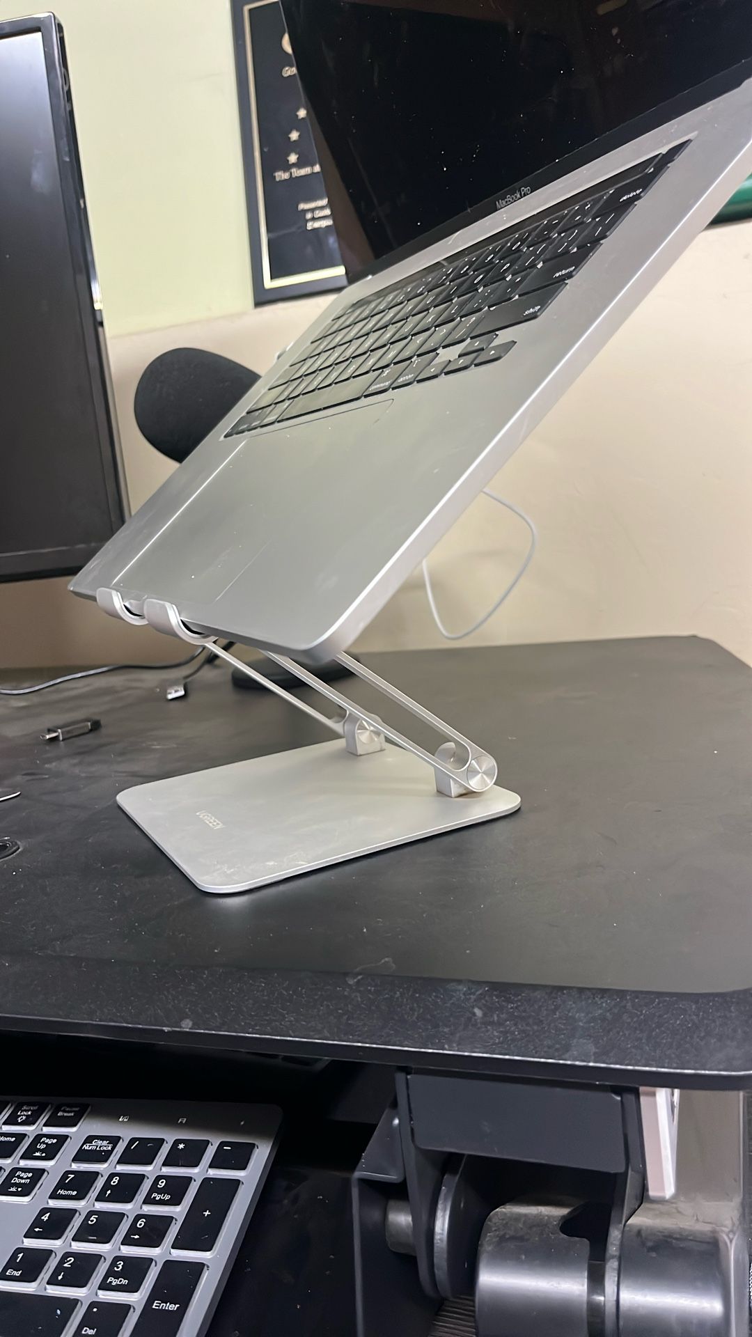 Aluminum iPad/Computer Stand