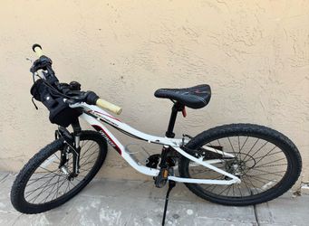 Specialized Hotrock 24" Kids Bike