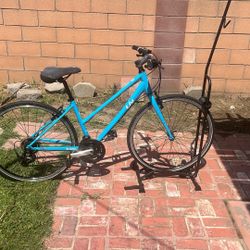 Giant Liv Hybrid Bike 