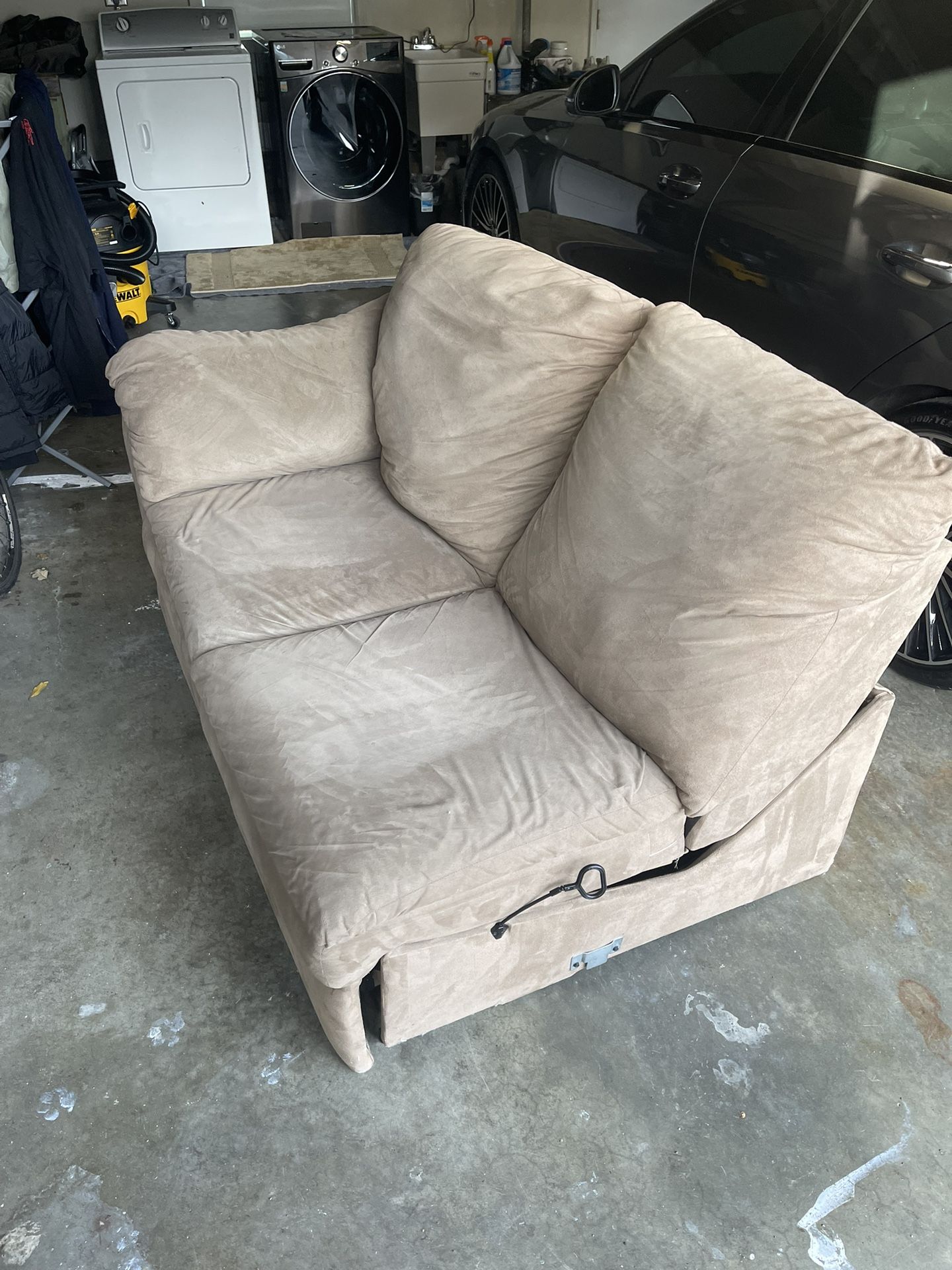 Comfortable 2 seater recliner couch