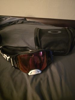 Oakley airbike goggles lens some what use up but usable but can by replace no cracks or broken tho