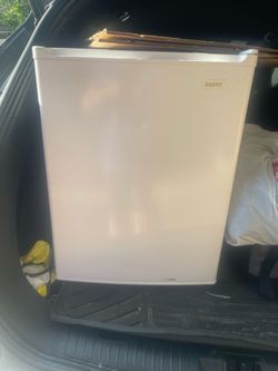 Sanyo mini fridge