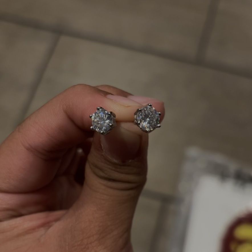 MOISSANITE EARRINGS